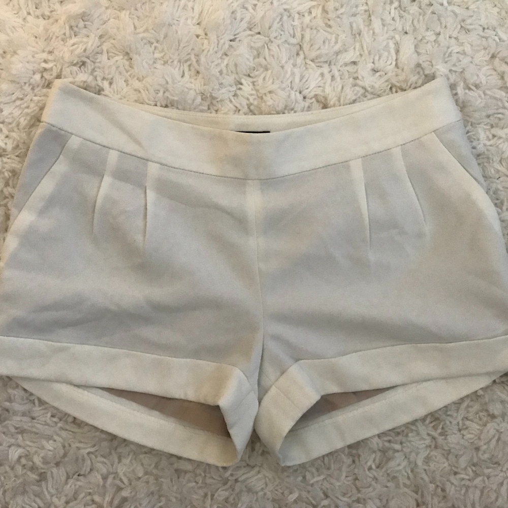 EXPRESS Off-White Cuffed Shorts
